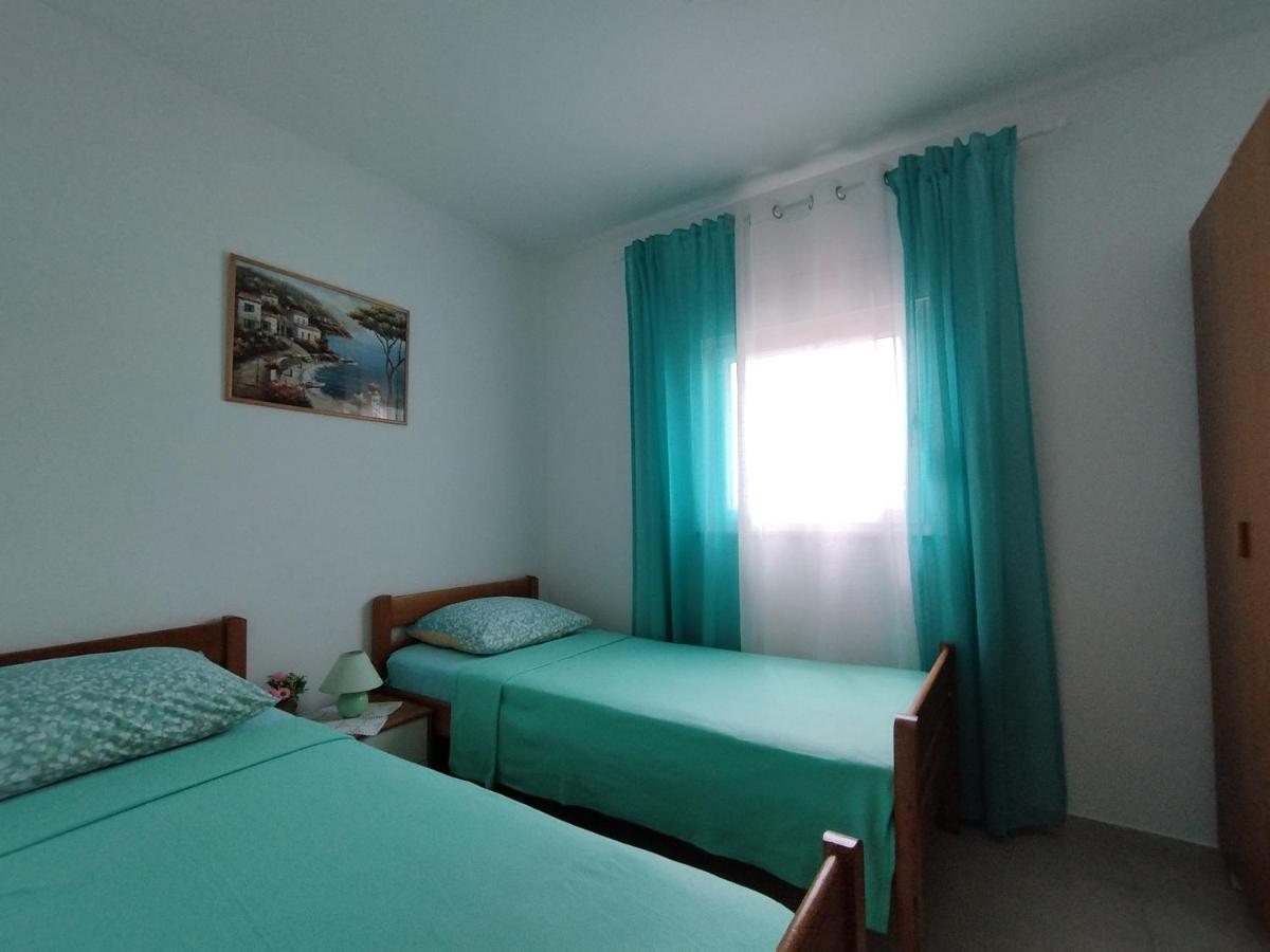 Apartmani Vjeko Vir Eksteriør bilde